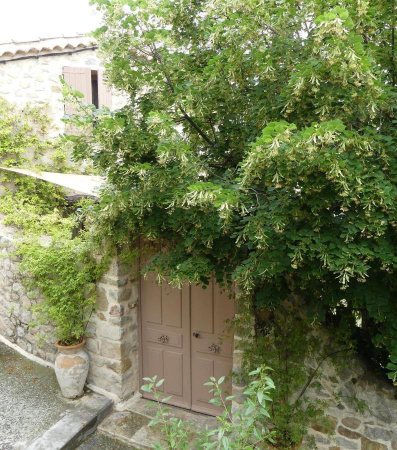 Les Vieux Murs Montfort  Exteriör bild