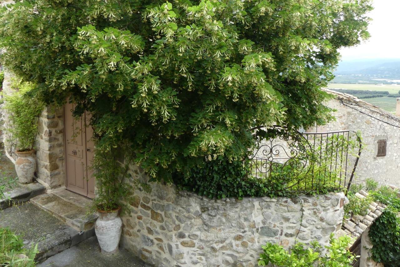 Les Vieux Murs Montfort  Exteriör bild